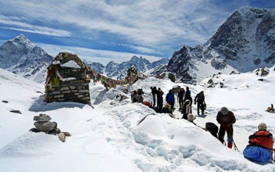 Gallery image  2 of Three High Passes of Everest Trekking